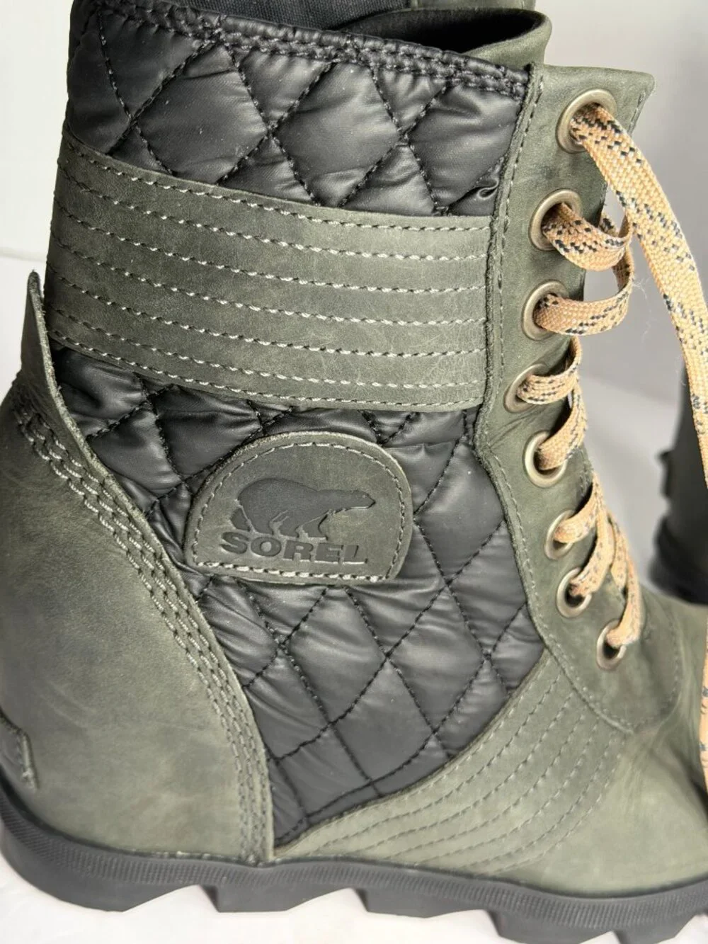 WOMENS SIZE 8.5 SOREL BOOTS